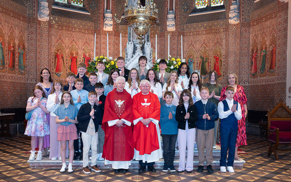 Sixth class pupils and staff of Gaelscoil Michíl Uí Choileáin