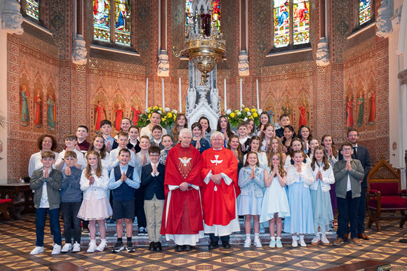 Fifth class pupils and staff of Gaelscoil Michíl Uí Choileáin